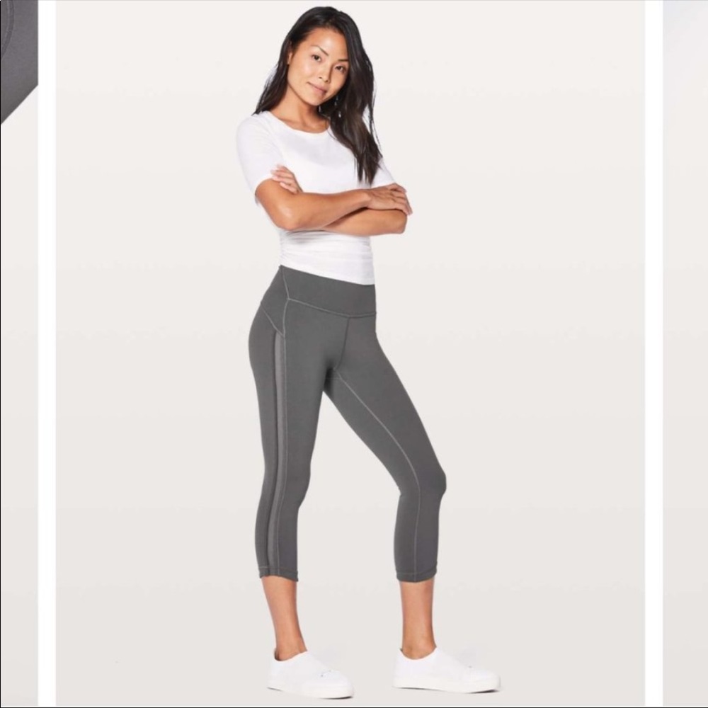 LULULEMON Wunder Under Crop (Hi-Rise) Awaken Full-On Luxtreme 21" size 8 - Picture 1 of 10